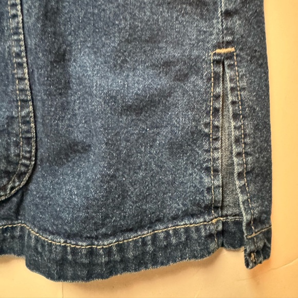 Silhouettes button down jean jacket with pockets. - Picture 10 of 11